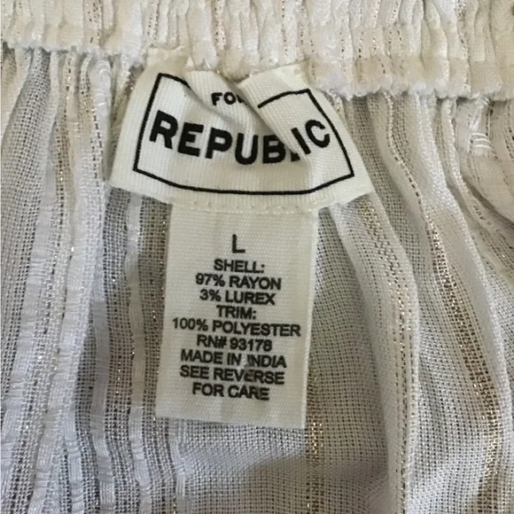 Women’s size large for the republic fancy top/blouse - Picture 8 of 8